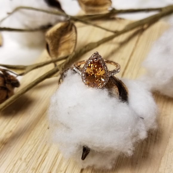 💍💍Breathtaking! Pear Shape Apricot/Clear CZ Ring in ROSE GOLD plating💍💍 - Picture 9 of 14